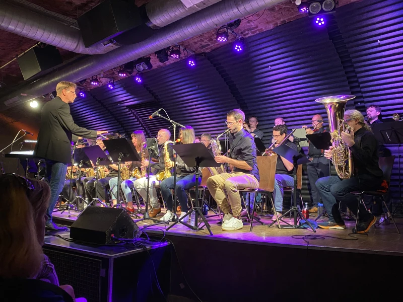 Jazzhaus Big Band – Freiburg stimmt ein