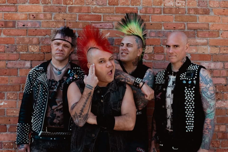 The Casualties + N.T.A. – Alte Hackerei