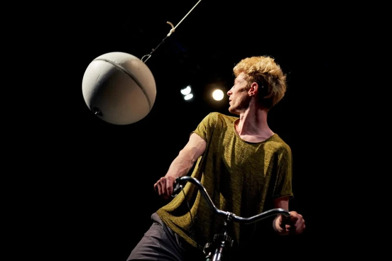 JULIAN VOGEL // "Ceramic Circus" – Tollhaus